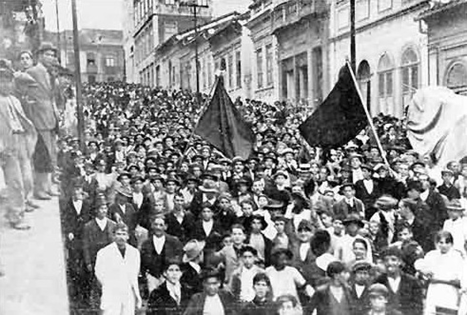 milhares de trabalhadores marcham em greve - 1917