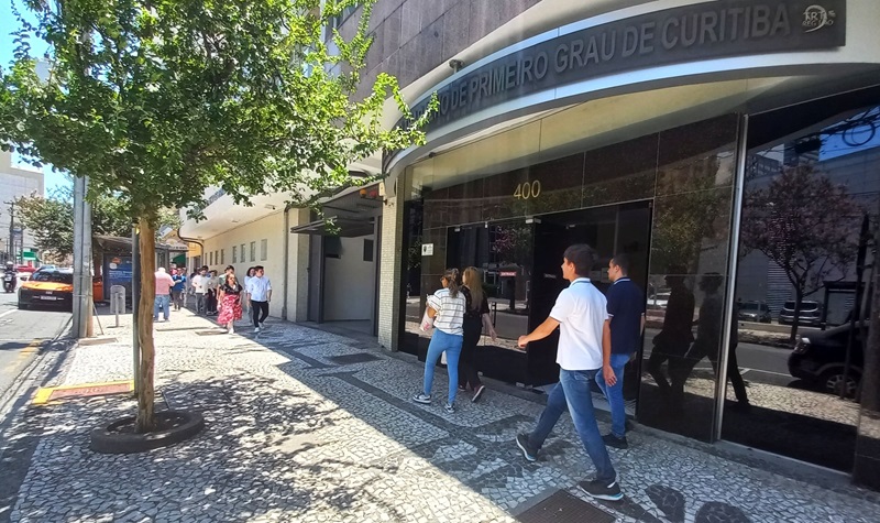 Notícia 0 A partir desta terça-feira, haverá a regular distribuição de processos e atendimento normal à comunidade jurídica e à população paranaense. A procura por informações e serviços da Justiça Trabalhista pode acontecer de forma presencial e virtual.